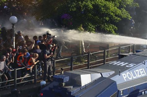 German Police Use Water Cannons On G 20 Protest Business Insider