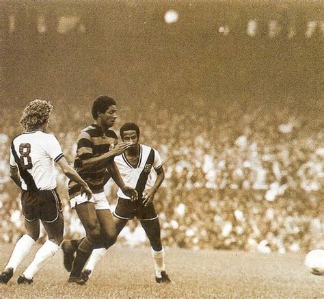 The hunting athletes, the social network of the professional or amateur athlete, gets in there and register. Final Carioca - 1974 - Flamengo x Vasco - Muzeez
