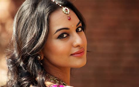 Sonakshi Sinha Hd Image See More Of Sonakshi Sinha On Facebook Cab