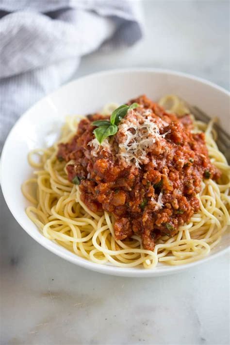 So i'll give you some specific techniques which you can use to thicken it without resorting to tomato paste. how to make spaghetti sauce without tomato paste