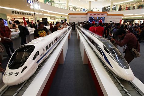 Bel spesial kedatangan kereta api di stasiun tawang. Pro-Kontra Dibangunnya Kereta Cepat Jakarta-Bandung ...