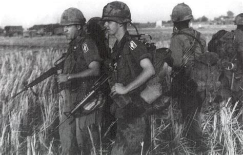 Major And Rto Of The 173rd Airborne Brigade 1966 Nam Vietnam War Vietnam North Vietnam