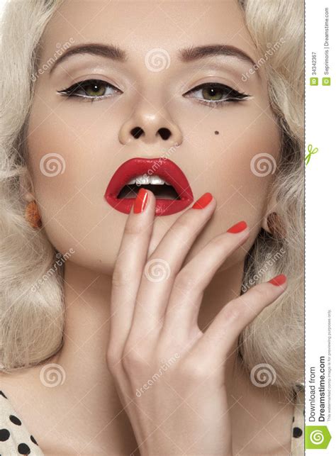 American Retro Fashion Sexy Pin Up Model Lips Make Up