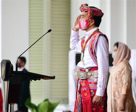 Langkah Langkah Memakai Baju Adat Melayu Delinews Tapanuli