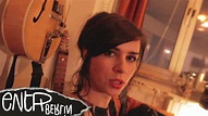 Band Prag - Nora Tschirner // One Minute With - YouTube