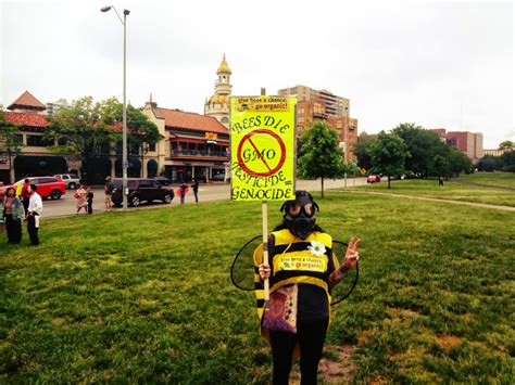 Tkc Breaking And Exclusive News Kansas City March Against Monsanto Overtakes The Country Club