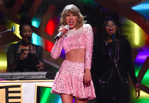 Video Charli Xcx Performs With Taylor Swift In Toronto
