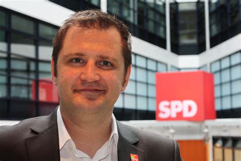 Nach monatelangem tauziehen hat sich die union auf einen kanzlerkandidaten geeinigt. Ansgar Dittmar: Die SPD hat einen Kanzlerkandidaten, der ...