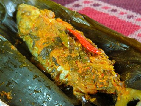 Memasak ikan kembung yang diolah dengan cara dipepes akan memberikan variasi makanan harian dengan menu yang enak dan spesial. Fishy food: Pepes Ikan - Latitudes