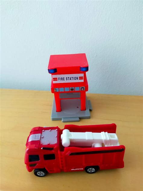 Tomica Fire Station And Fire Engine Hobbies And Toys Toys And Games On
