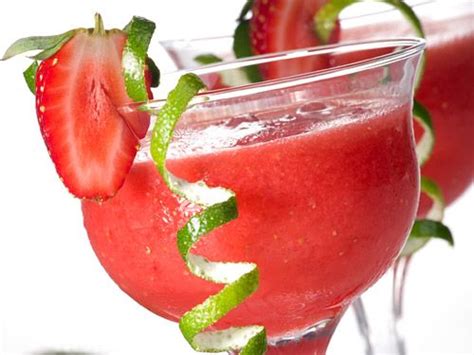 Strawberry Juice Simple Juicing Recipe To Make Fresh Juice At Home Recipe Strawberry Juice