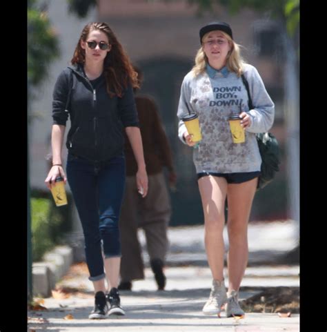 Photo Exclusif Kristen Stewart Avec Une Amie Los Feliz Le Juin