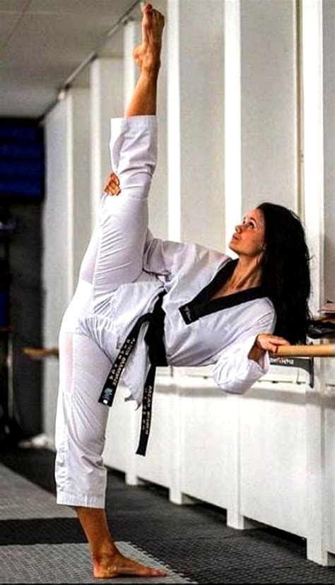 Pin By Deborah Carrion On Sexy Fit Women Karate Martial Arts Women Female Martial Artists