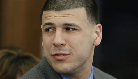 prison official ex nfl star aaron hernandez hangs self in cell chicago sun times