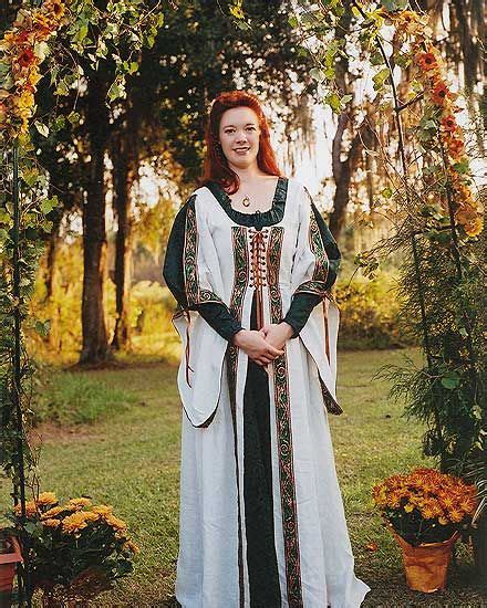 Vestimenta Medieval Irlandesa Medieval Ireland Clothing Pagan Wedding Dresses Celtic Wedding