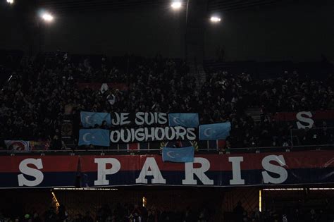 Le Collectif Ultras Paris Montre Sa Solidarité Avec Les Ouïghours