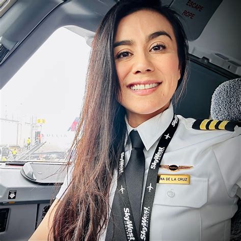 Liliana De La Cruz Sanchez First Officer Skywest Airlines Linkedin