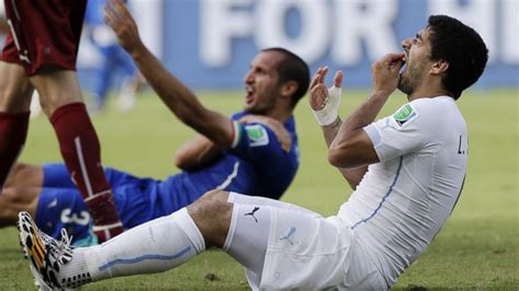 2014 Fifa World Cup Luis Suarez Apologizes For Biting Incident Abc News