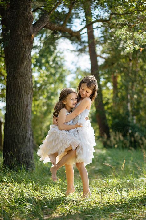 Girl Lifting Sister In Forest Del Colaborador De Stocksy Pietro Karras Stocksy