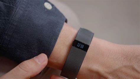 How To Get Your Fitbit To Display The Time With A Flick Of Your Wrist