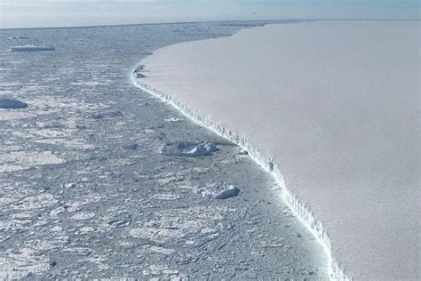Satellites Show Huge Antarctic Iceberg Drifted 1000 Km In Three Years