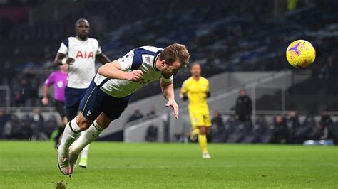 Tottenham hotspur football club)‏ هو نادي كرة قدم إنجليزي، تأسس في 5 سبتمبر 1882 تحت مسمى نادي هوتسبر (بالإنجليزية: الدوري الإنجليزي - فولهام يفرض التعادل على توتنهام في ليلة خاصة لـ هاري كين - بالجول