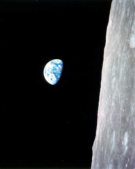 The Reel Foto Earthrise A Christmas Postcard From Apollo 8