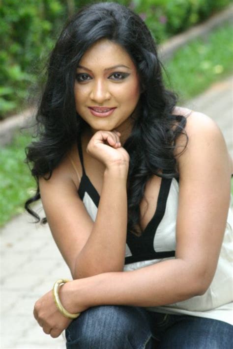 Sri Lankan HOT And SEXY Actresses And Girls Nadeesha Alahapperuma