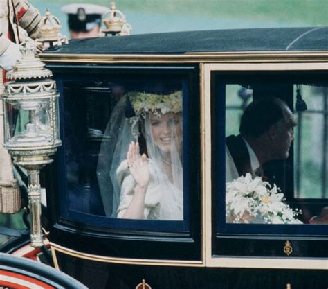 Sarah Ferguson Why Fergie Wore Flowers For Wedding To Prince Andrew
