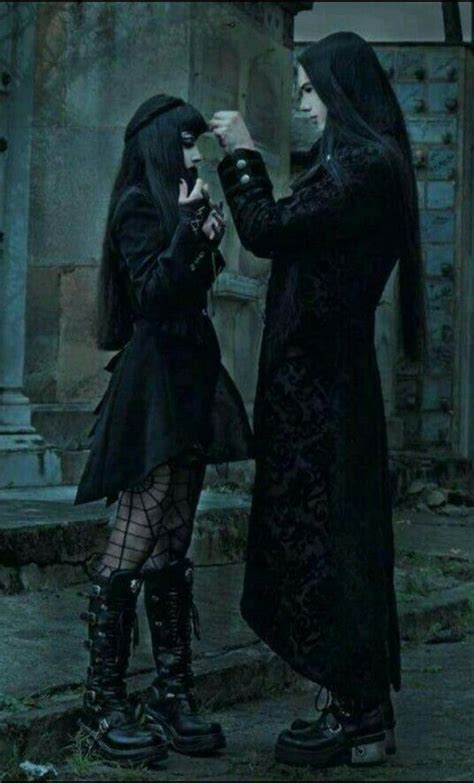 Gothic Aesthetic Couple Aesthetic Emo Couples Cute Couples Lestat And Louis Goth Subculture