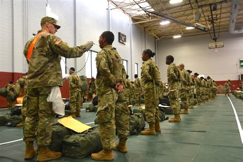 Army Delays Recruit Movement To Basic Training Offers Incentive Pay