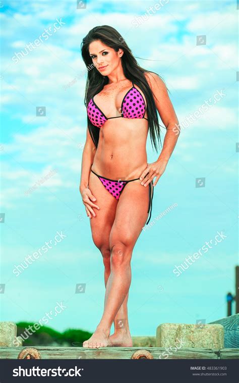 Sexy Female Fitness Swimsuit Model Stockfoto Jetzt Bearbeiten 483361903