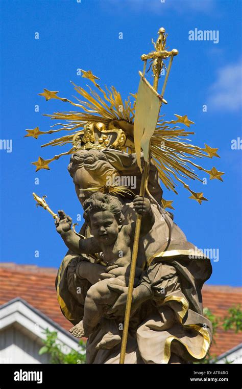 Madonna Statue Heidelberg Fotos Und Bildmaterial In Hoher Auflösung