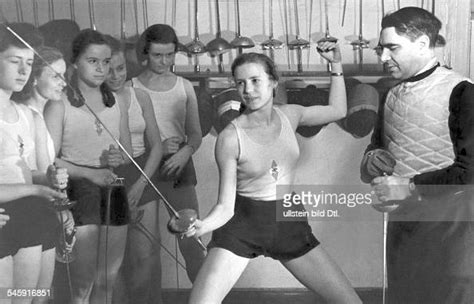 Foil Fencing Training Of Members Of The League Of German Girls Photo