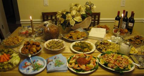 My mother's way to serve christmas eve dinner took hours. Italian Christmas | Santa Claus Loves Christmas