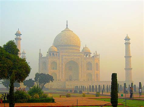 Taj Mahal Berubah Warna Salah Siapa Mancanegara