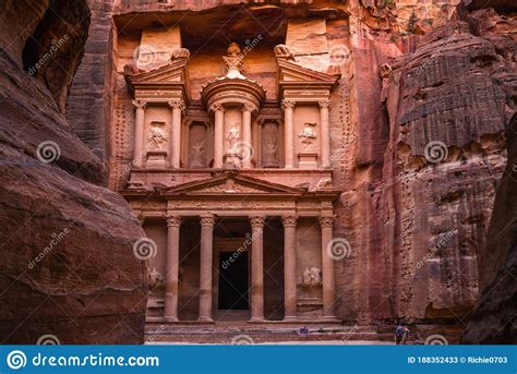 Al Khazneh The Treasury At Petra Jordan Stock Image Image Of Petra