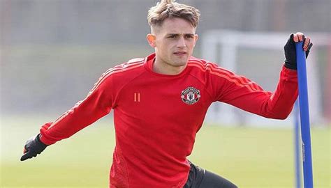 يدخل فريق مان يونايتد مباراه اليوم على ملعبه امام فريق سوسيداد الاسبانى ويسعى للفوز او التعادل او الخساراه بفارق ثلاثه اهداف للتأهل للدور القادم من البطوله فريق اليونايتد بنسبه كبيرة تأهل لدور 16 ومباراه اليوم تعد تحصيليه للفريق ويتواجد الفريق فى. سوسيداد يقدم عرضا رسميا لضم يانوزاي