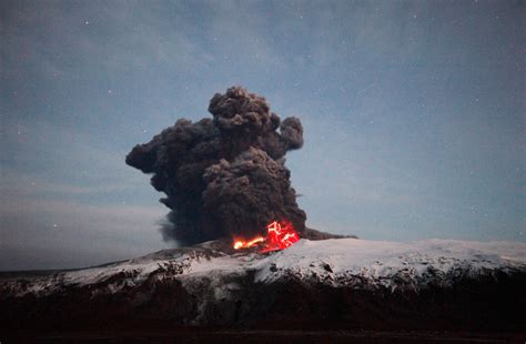 L'éruption est considérée comme de petite. Volcanism across the solar system: Earth | The Planetary ...