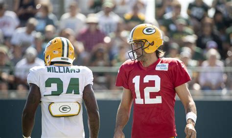Aaron Rodgers Calls Out Young Packers Receivers