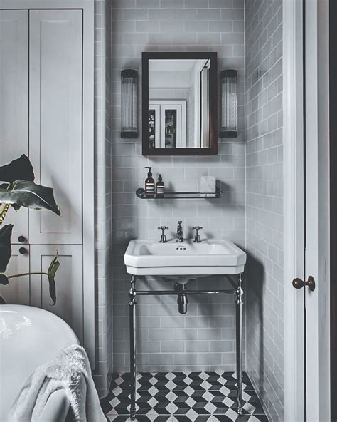 32 Traditional Bathroom Ideas That Will Add Elegance To Your Space