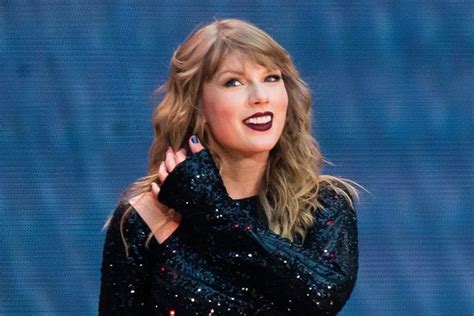 Taylor Swift Gets Political Again With New Message To Fans About Early