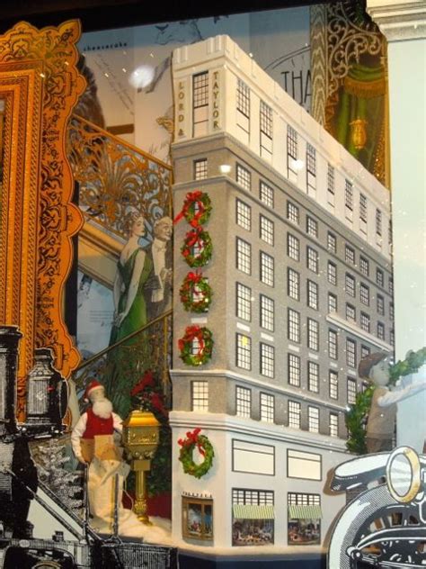 Lord And Taylor Building Wrapped Up For Christmas Nyc Tour Christmas