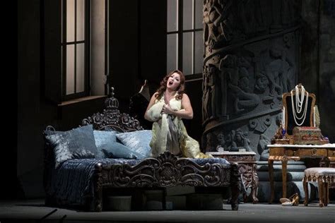 ‘manon Lescaut At The Met Opera A Courtesan In Need Of Context The