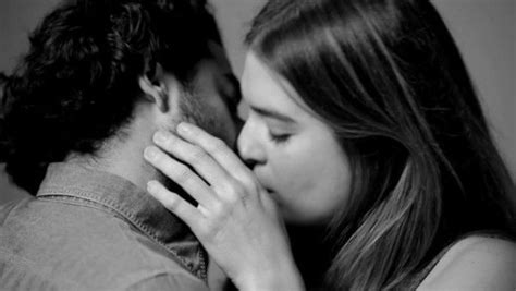 Soñar Que Nos Besan En La Boca First Kiss Video Videos Of People