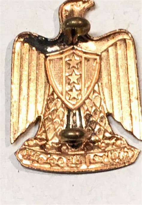 Iraqi Army Eagle Beret And Cap Badge Brass Desert Storm Enemy Militaria