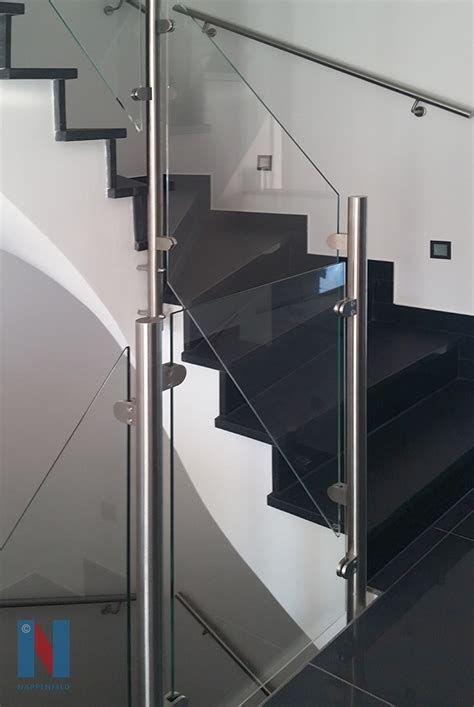 Wir produzieren schlichte edelstahlgeländer oder glasgeländer genauso wie kombinierte geländer. Neues Treppengeländer - Nappenfeld Edelstahl Schlosserei ...