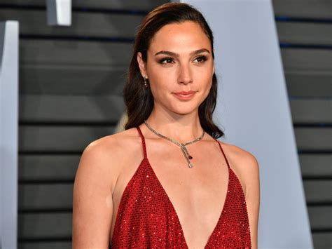 Gal Gadot Chopped Off Part Of Her Finger Her Husband Threw It Out