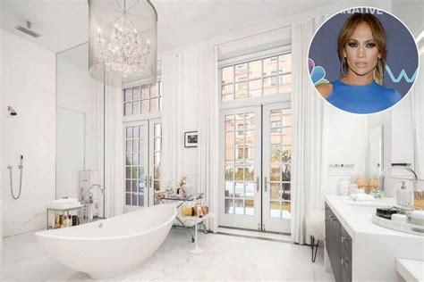 29 Photos Of Incredible Celebrity Bathrooms Jennifer Aniston Holly