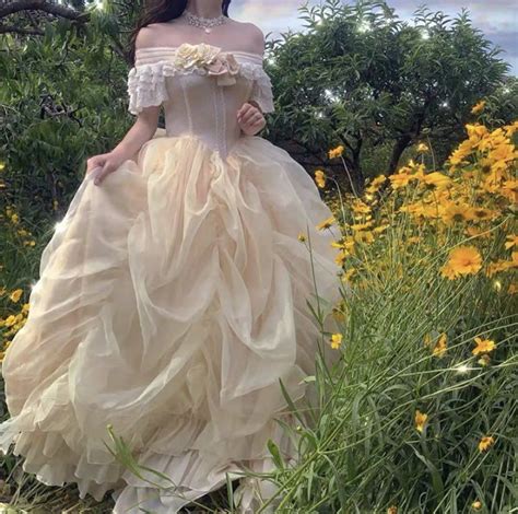 𝓓𝓸𝓵𝓬𝒆 On Twitter In 2020 Fairytale Dress Wedding Dresses Vintage